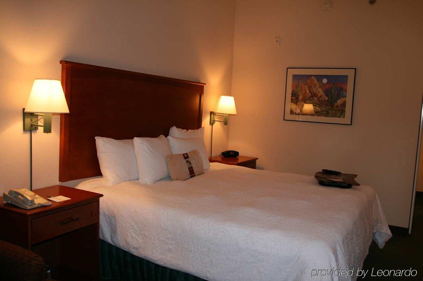Hampton Inn & Suites Scottsdale On Shea Blvd Номер фото